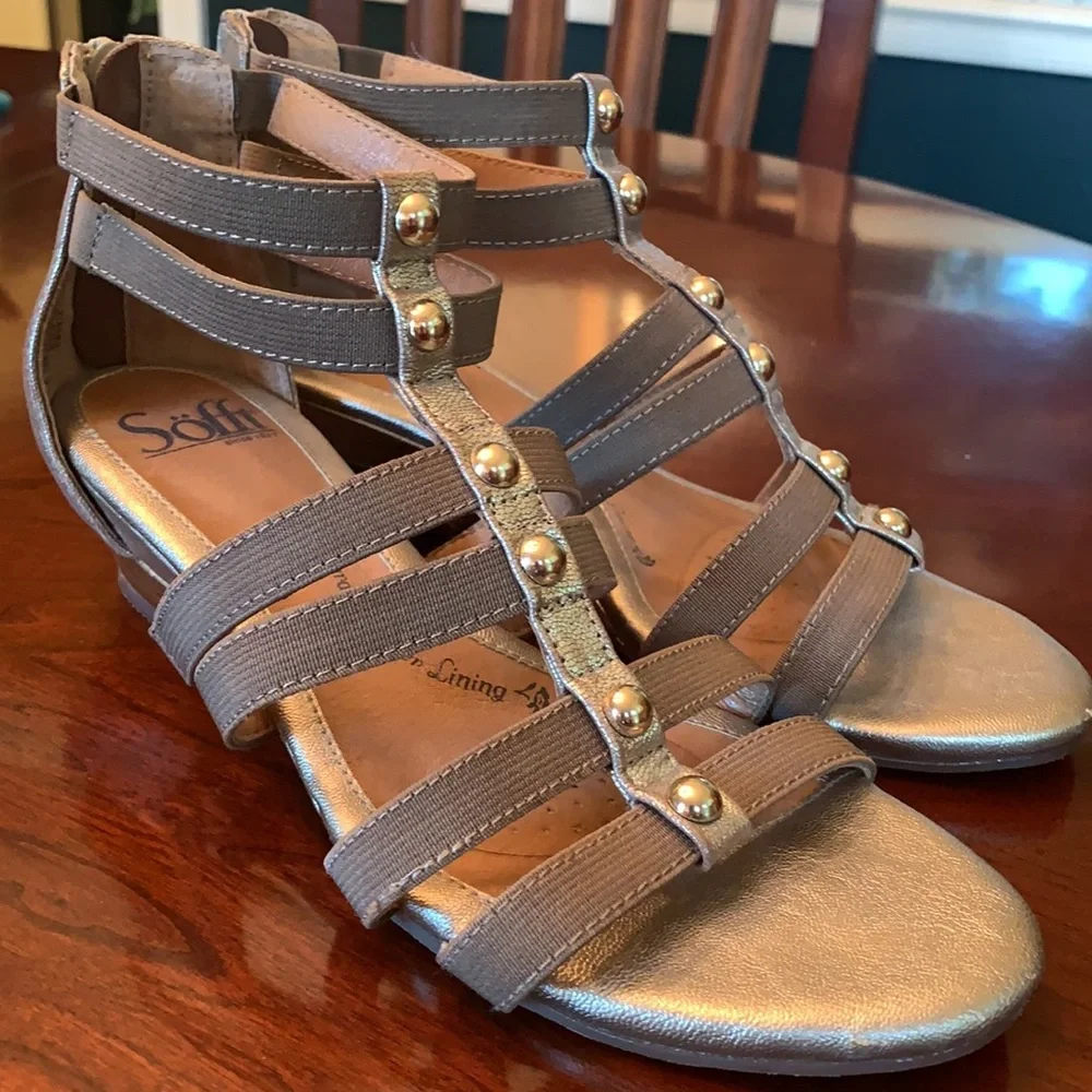 Womens gladiator sandals 6.5M by Sofft